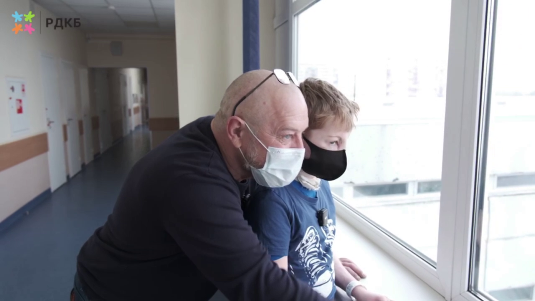 Отец сочинца, лицо которого разорвали хаски, требует от бывшей жены 3 млн рублей