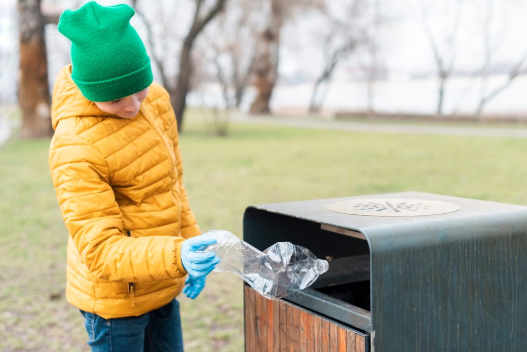 Мошенники под видом коммунальщиков просят код из СМС взамен «ключей от контейнерных площадок» в Сочи