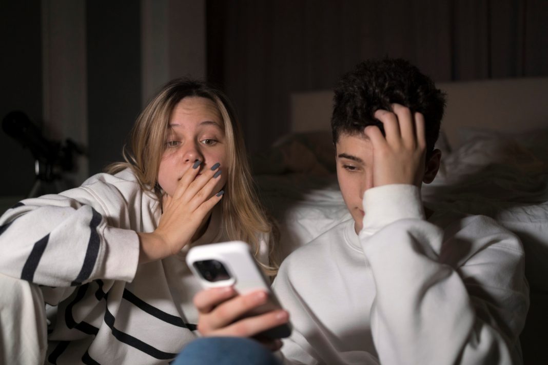 Мошенники под видом «ФСБ» и «Роскомнадзора» обманули пару из Сочи на 670 тысяч рублей