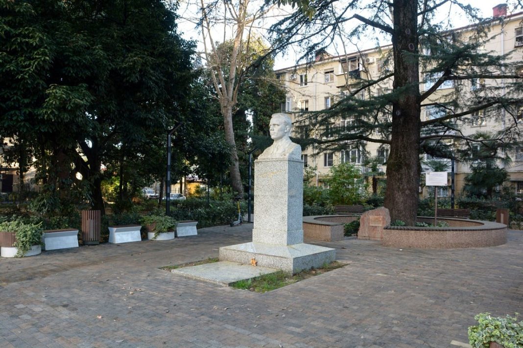 В Сочи ко Дню космонавтики обновят клумбы и высадят молодые кустарники