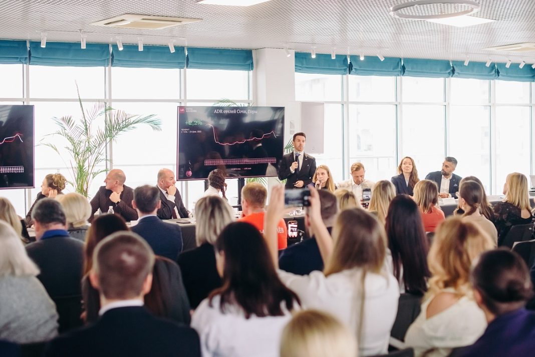 Сочинские власти и отельеры обсудили подготовку к летнему сезону