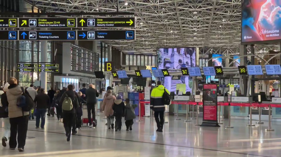 В аэропорту Сочи временно ограничили прием и вылет самолетов