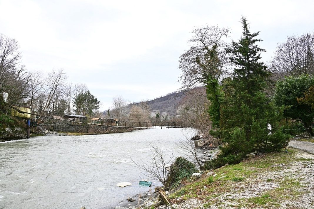 Школьники из сочинского Ахштыря теперь добираются на уроки безопасным маршрутом