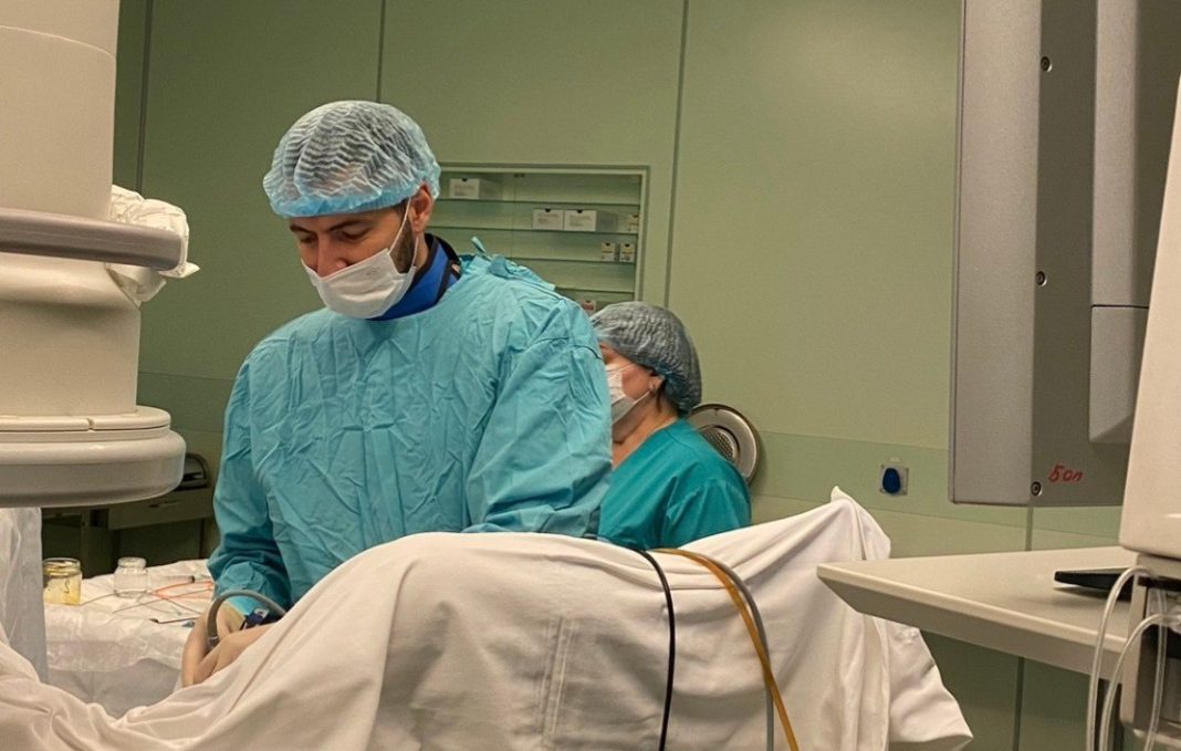 В больнице Сочи впервые провели лапароскопическое удаление кисты почки