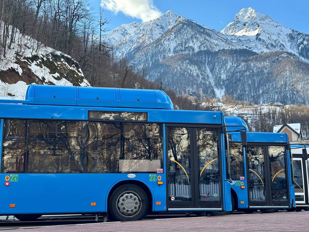В Сочи из-за оползня изменили движение автобуса на Марьинском шоссе