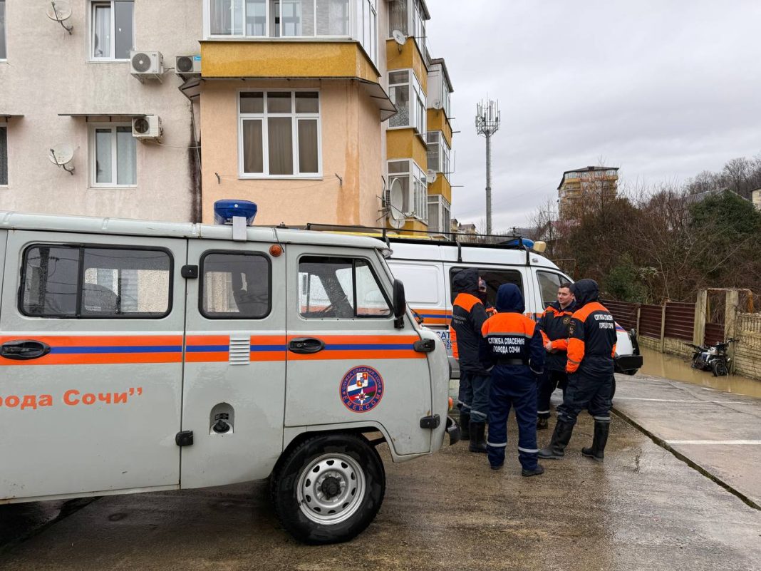 Ситуация с рекой Херота в Сочи нормализуется: вода уходит