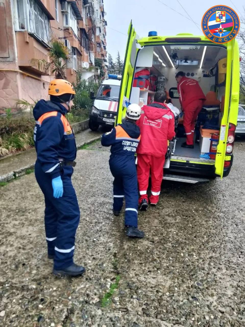 Двое суток без связи: сочинские спасатели взломали дверь и спасли женщину с инсультом