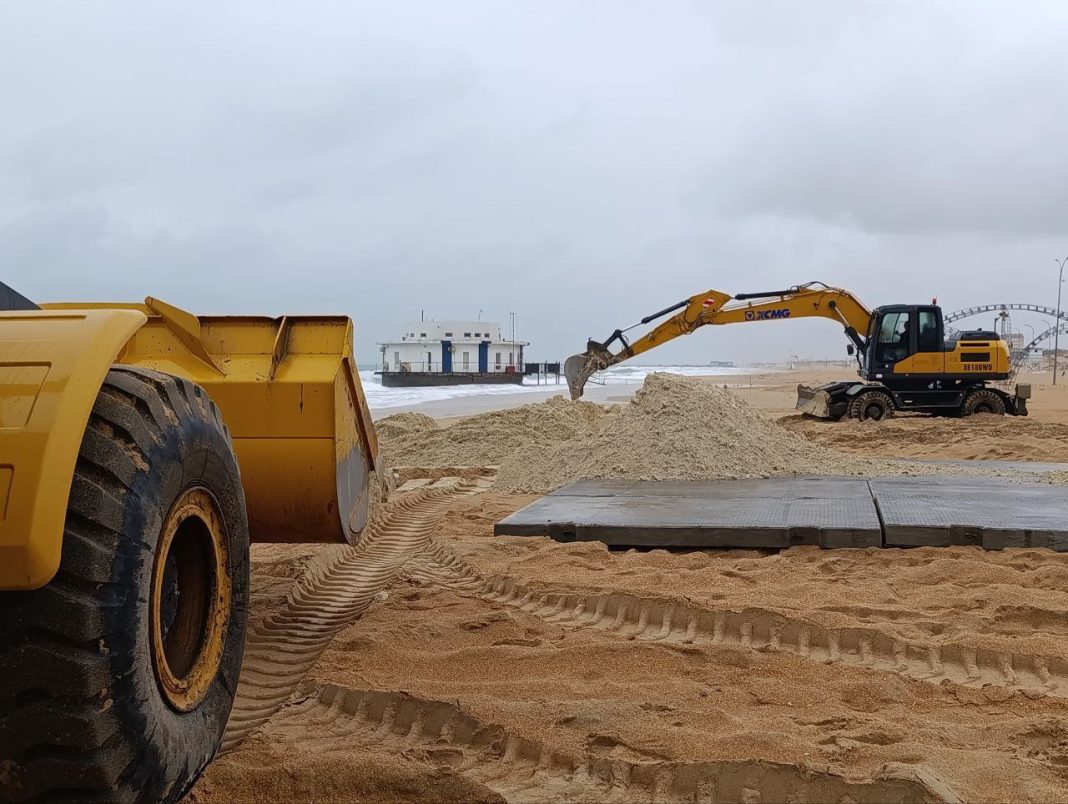 Чистый песок вместо мазута: в Анапе началось испытание технологии восстановления пляжей