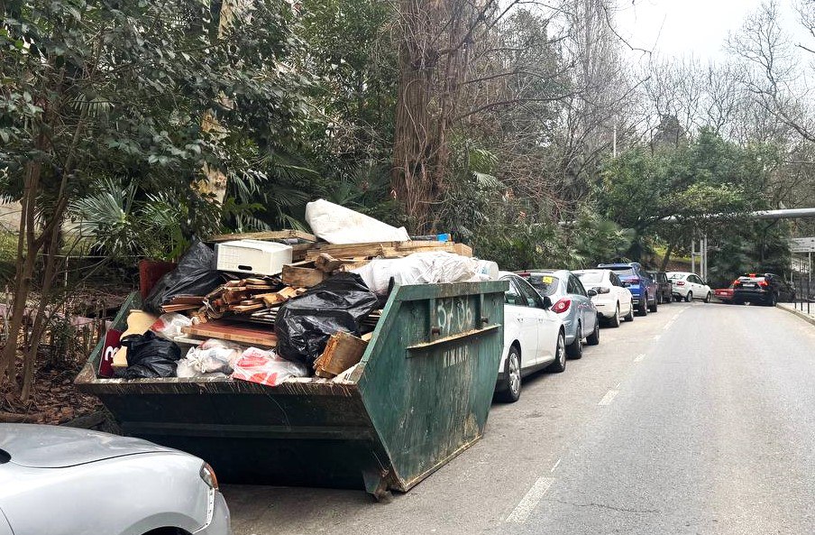 Больше 50 кубометров бытового и строительного мусора вывезли сочинцы, проживающие в МКД на Бытхе