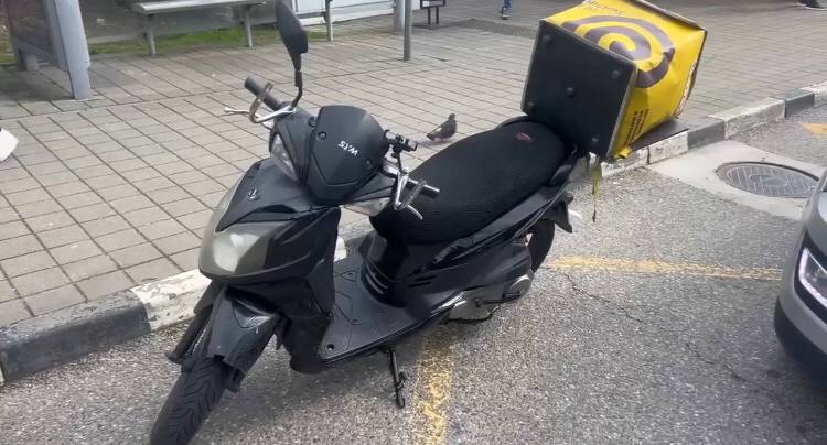 В Сочи задержали подростков, исполнявших опасные трюки на мопеде