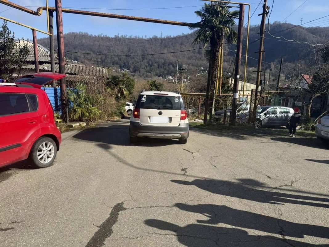 62-летний водитель сбил трехлетнего самокатчика на Самшитовой в Сочи