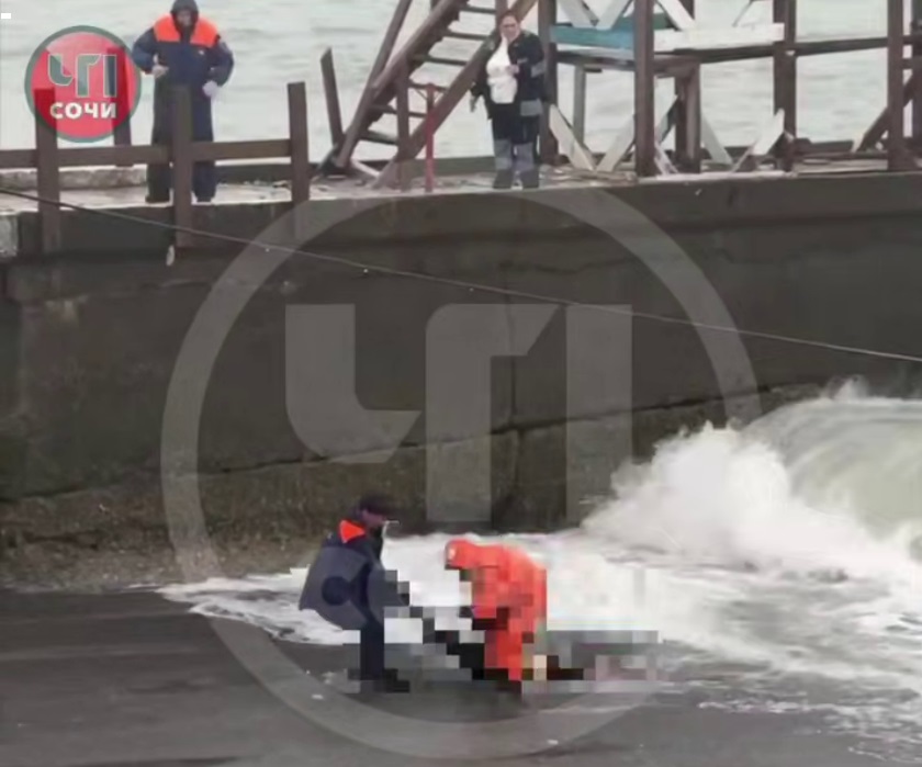 В Сочи во время шторма нашли тело местного жителя, идет проверка СК