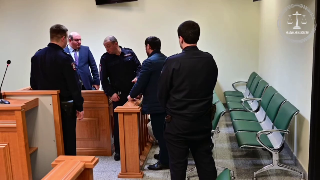 В Абинске суд отправил бывшего следователя в колонию строгого режима за взятку в миллион рублей