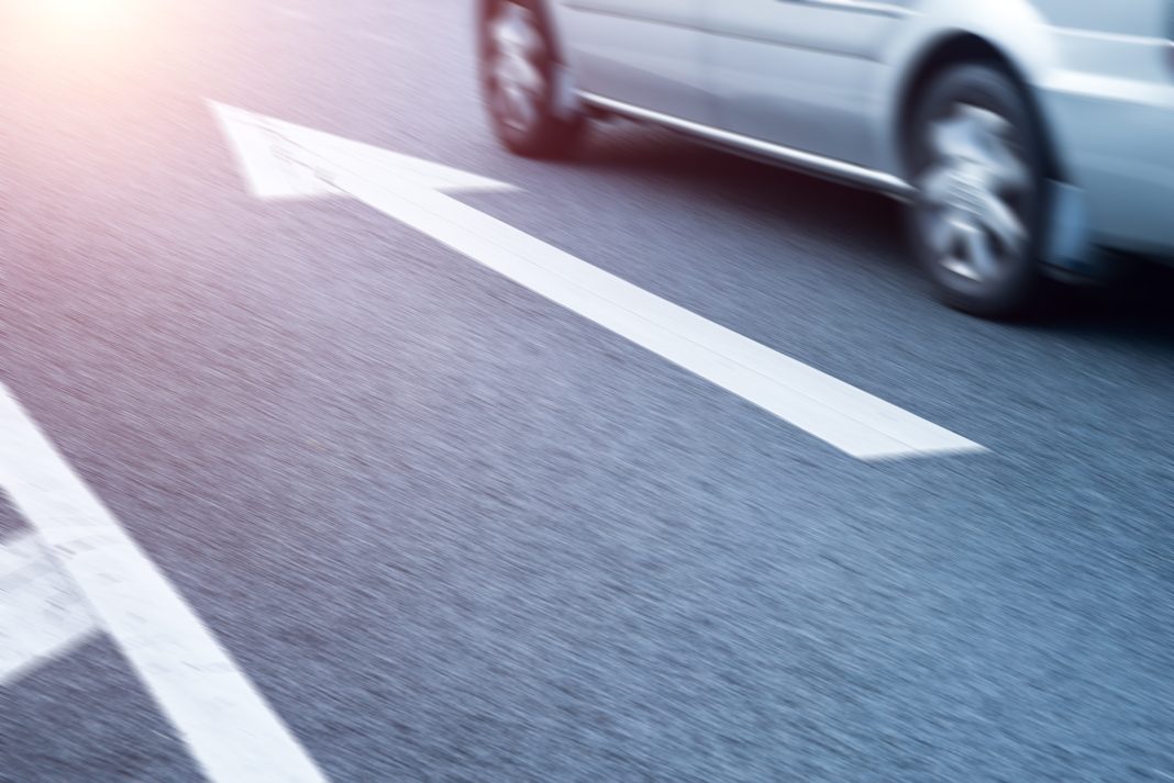 На федеральной трассе в Сочи ремонтируют мост: движение — по реверсивной схеме