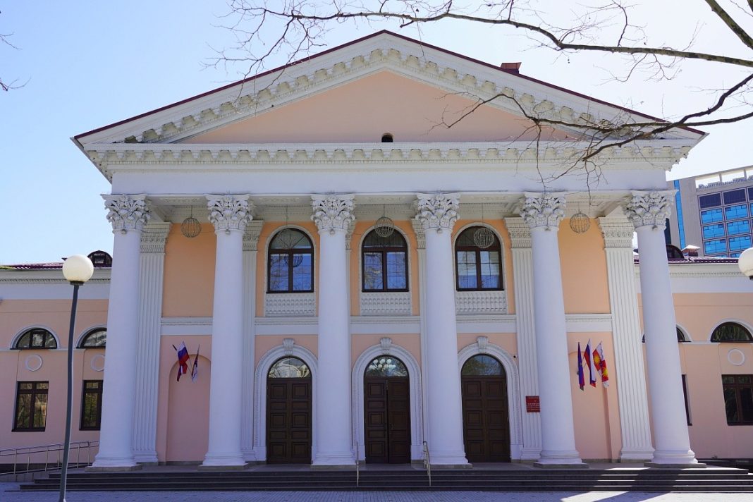 30 лет законотворчества: Городское Собрание Сочи принимает поздравления с круглой датой