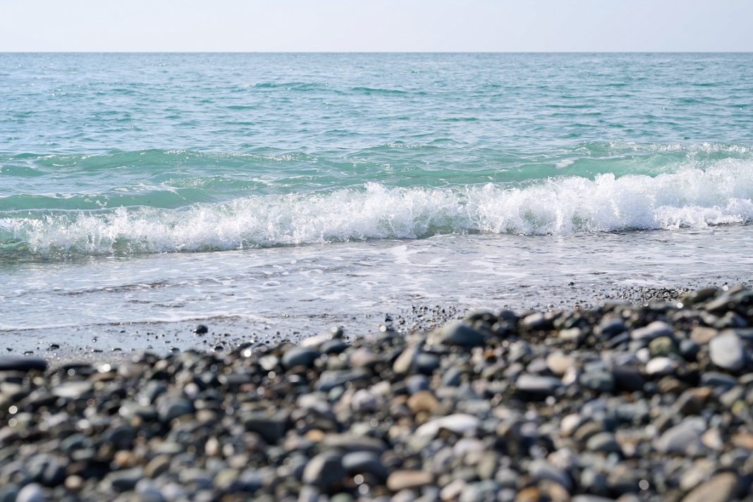 В Сочи к сезону-2026 благоустроят 185 пляжей, 11 из них — новые