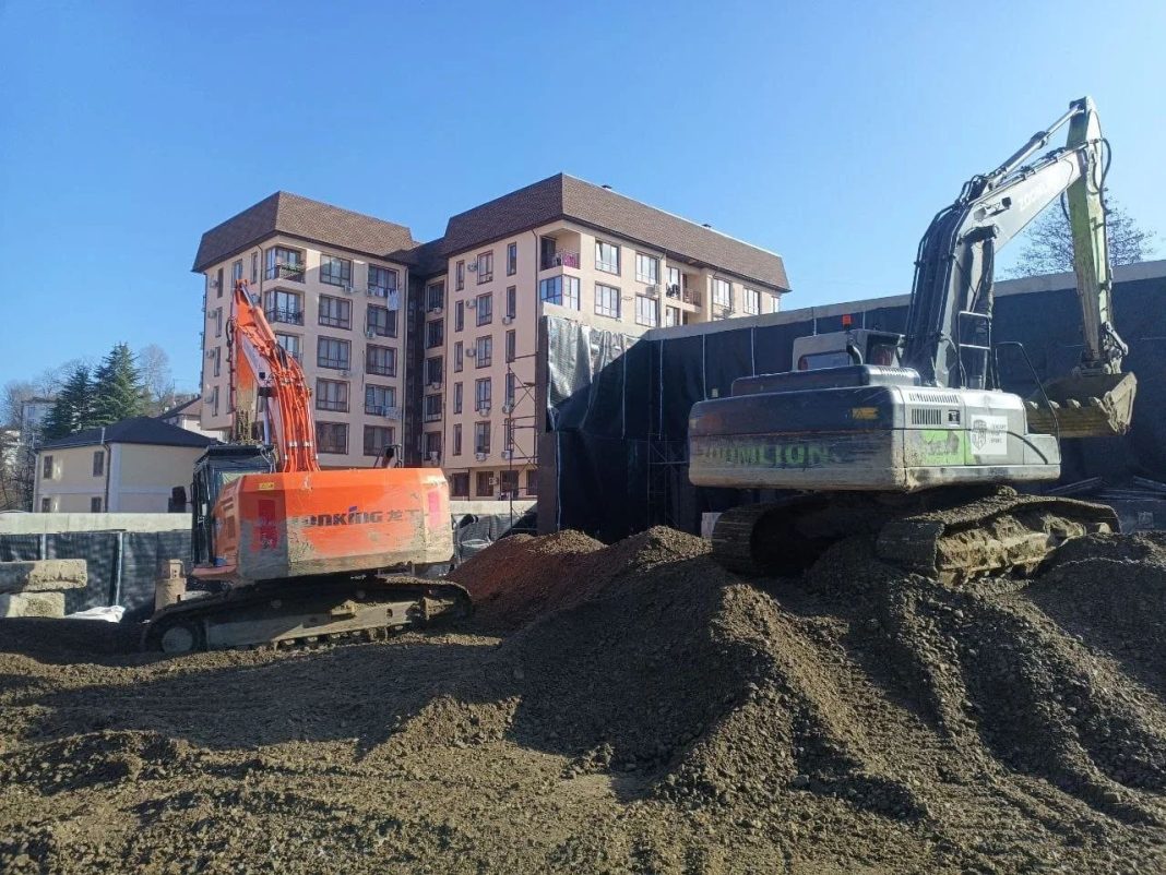 В Сочи строят новый дом для переселения из аварийного жилья