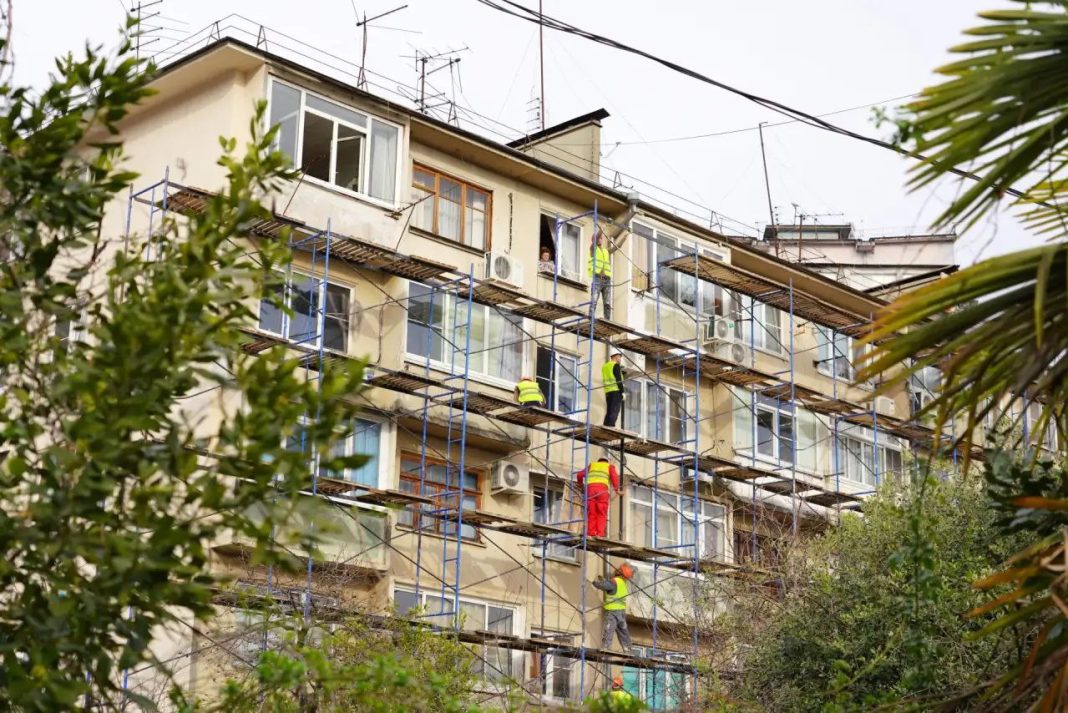 72 многоквартирных дома капитально отремонтируют в Сочи в 2026 году