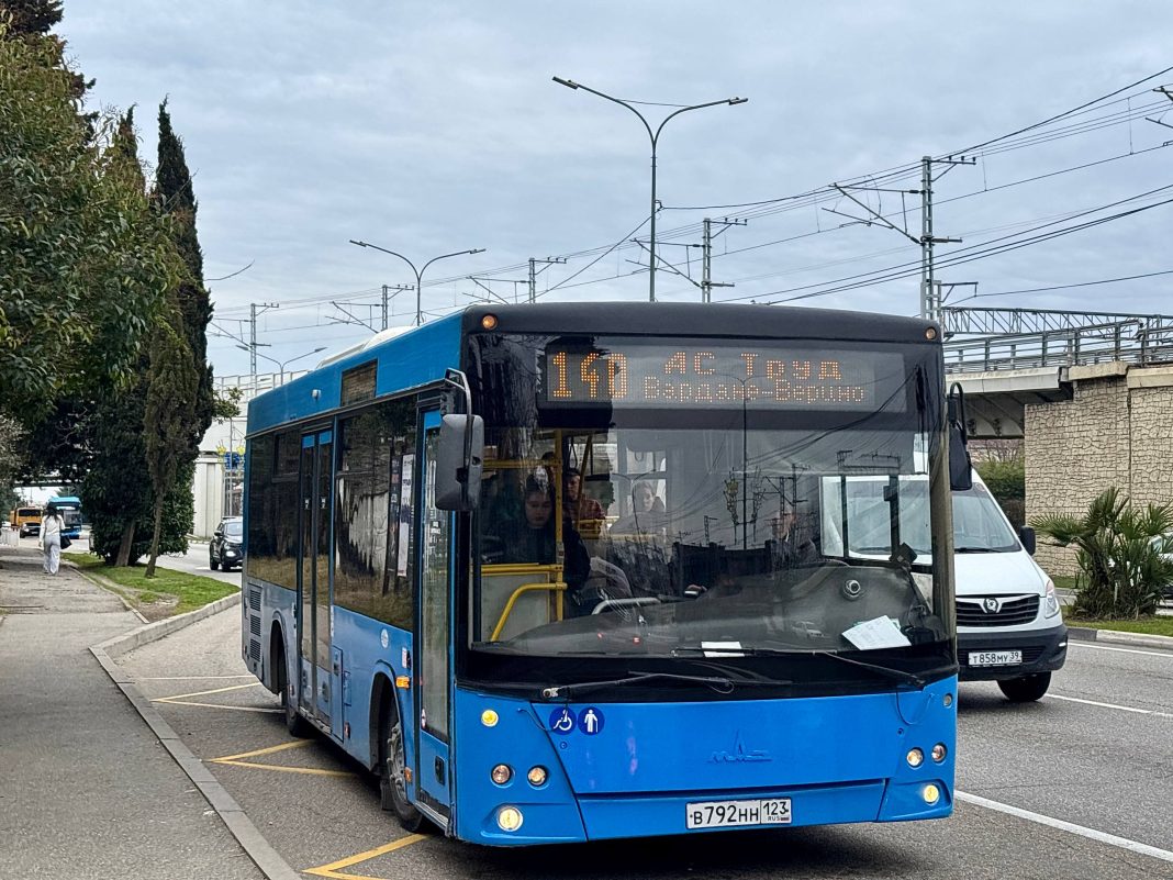 На подмогу пассажирам: на маршруте №140 в Сочи увеличивают число автобусов