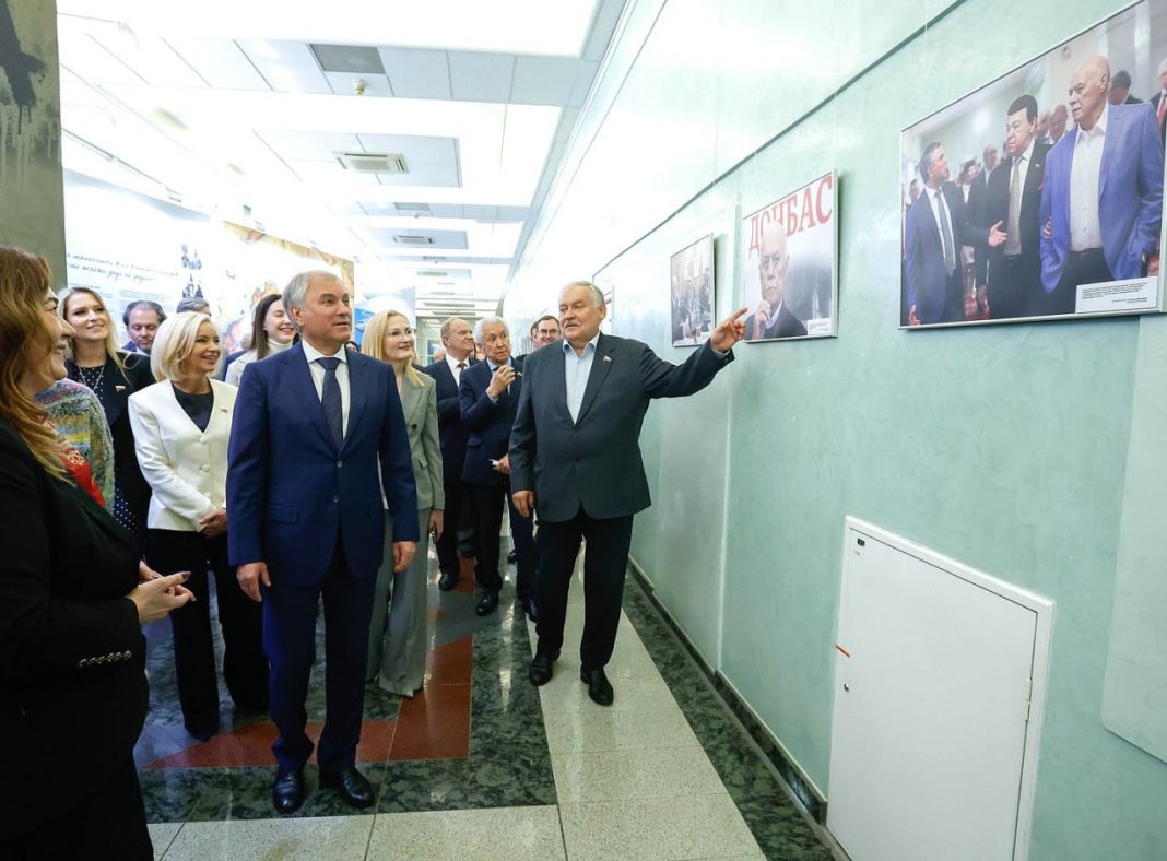 Депутат Затулин принял участие в открытии в Госдуме выставки к 90-летию Говорухина