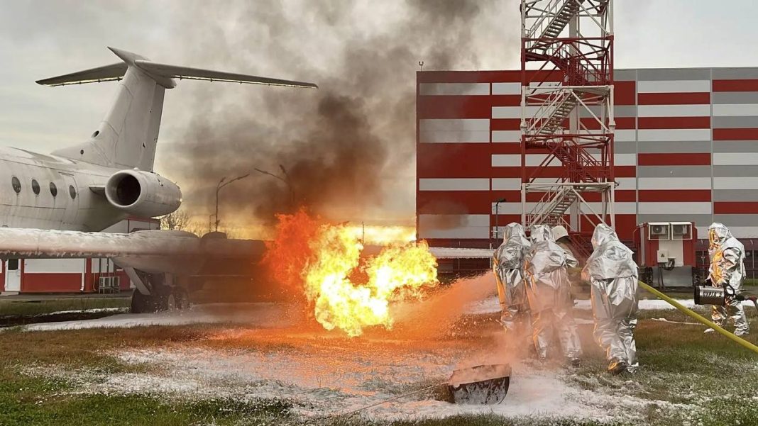 Аэропорт Сочи провёл масштабные учения: самолёт «экстренно сел» на взлётную полосу