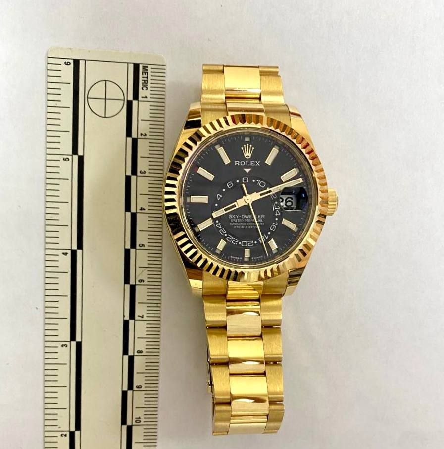Дорогой аксессуар стоил жительнице Сочи уголовного дела: часы Rolex не прошли таможню