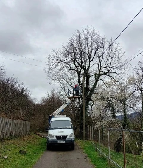 Крупногабаритный мусор ликвидирован: в Лазаревском районе Сочи наводят санитарный порядок