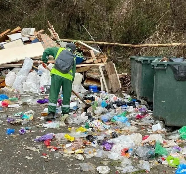 Новые светильники, вывоз мусора и не только: в Сочи благоустраивают Лазаревского района