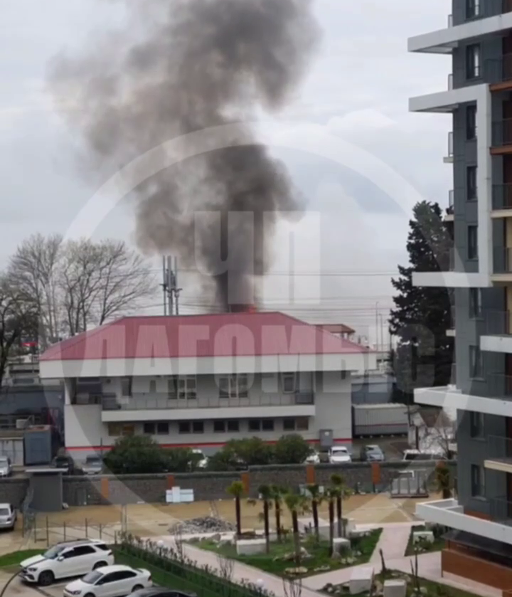 ЧП в Дагомысе: в Сочи горело кафе площадью 400 квадратов