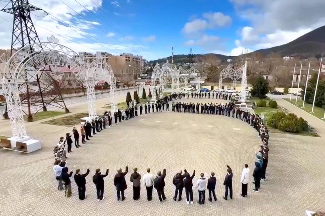 Спортивная весна: в Сочи пробежали «Женскую милю» в честь 8 Марта