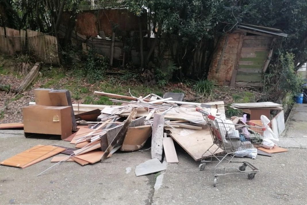 Чистота ради безопасности: в Хостинском районе Сочи продолжают расчистку помещений для нужд ЧС