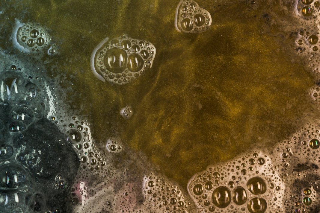 В Черном море обнаружили пятно нефтепродуктов