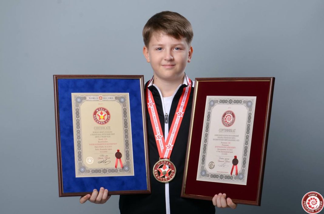 9-летний сочинец побил мировой рекорд по набиванию теннисного мяча босыми ногами