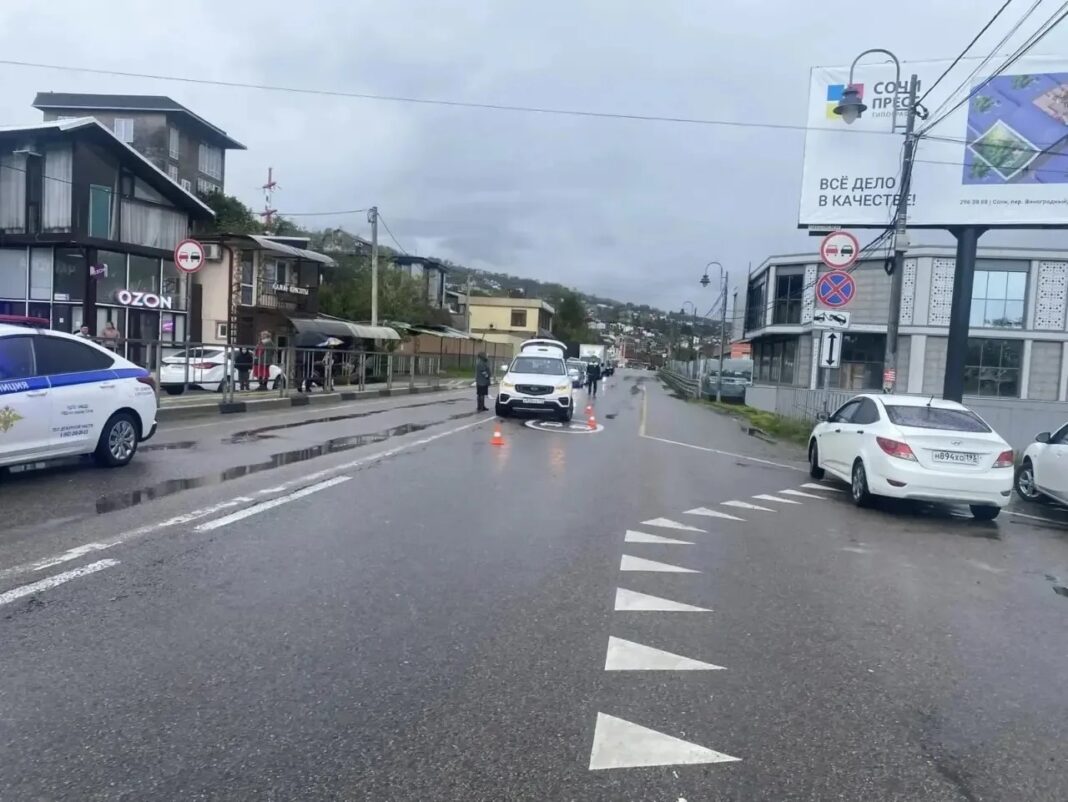 Двое подростков на скутере пострадали после столкновения с авто в Сочи Двое подростков на скутере пострадали после столкновения с авто в Сочи