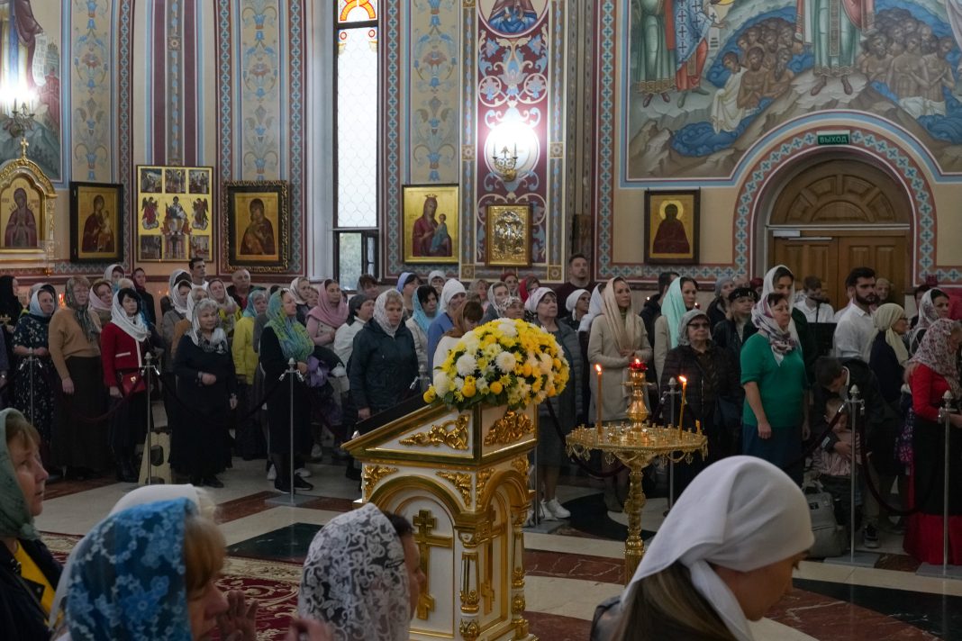 Священник объяснил, обязательно ли посещать на Пасху ночную службу