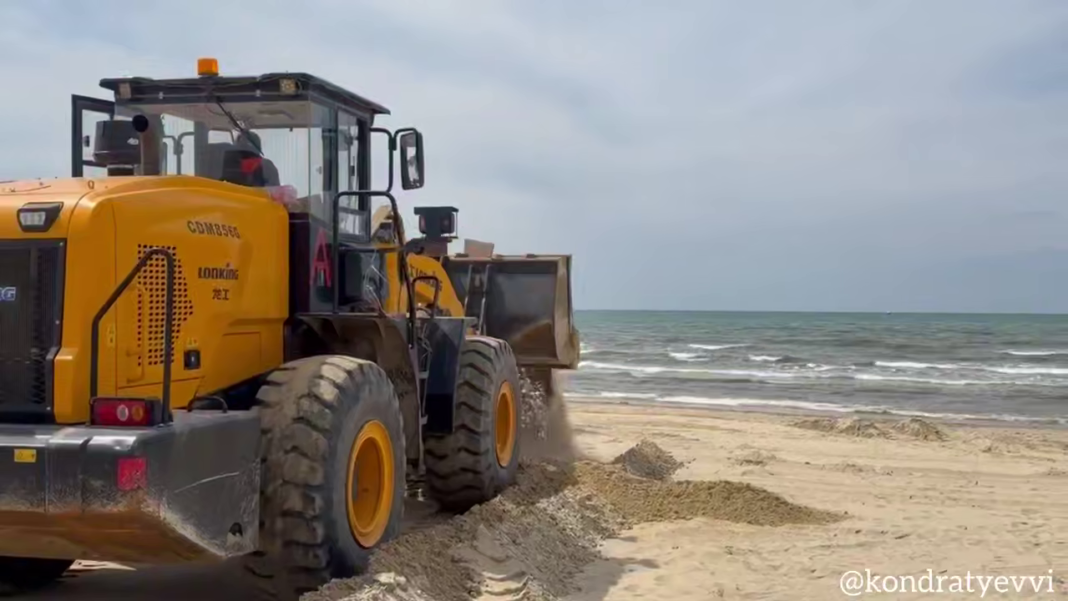 Пляжи Анапы получат новый слой песка толщиной от 50 сантиметров Пляжи Анапы получат новый слой песка толщиной от 50 сантиметров