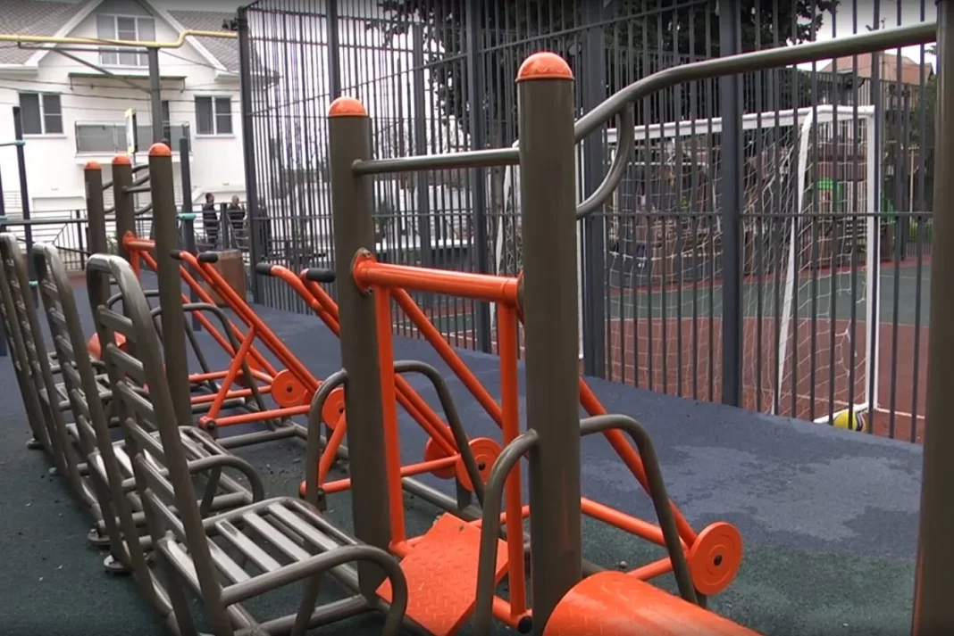 В сочинской Головинке открыли новую спортплощадку за 10 млн рублей