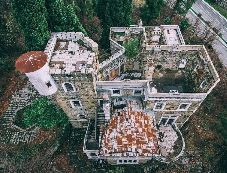 Восстановление замка 1916 года в Сочи: подрядчик за 10 млн укрепит стропила и чердак дачи полковника Квитко