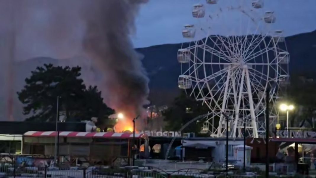 Парк аттракционов в Геленджике охватило пламя: что известно о пожаре