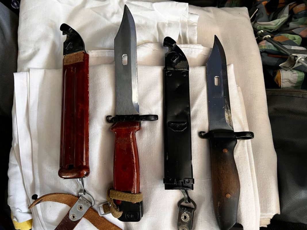 Два лезвия и семь лет тюрьмы: контрабанда оружия пресечена на границе в Сочи