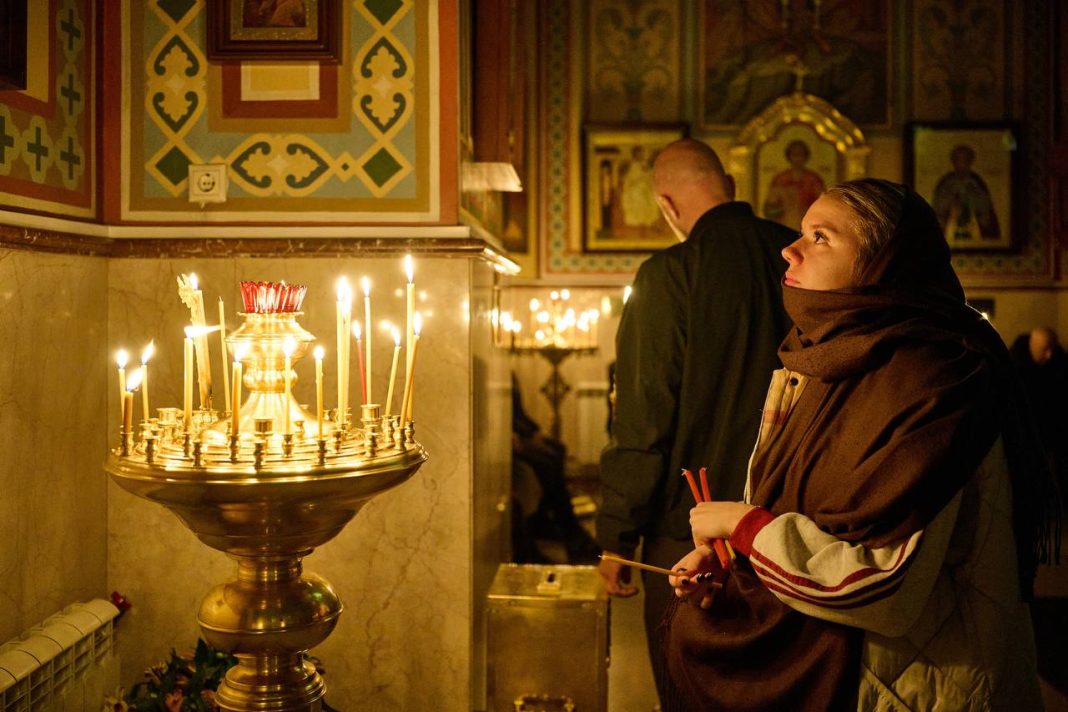 «Торжество жизни и победа над смертью»: Андрей Прошунин поздравил сочинцев с Пасхой