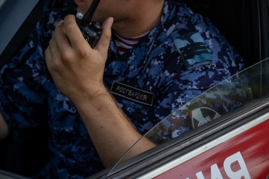 Более года в розыске за наркотики: росгвардейцы Сочи задержали мужчину на Батумском шоссе