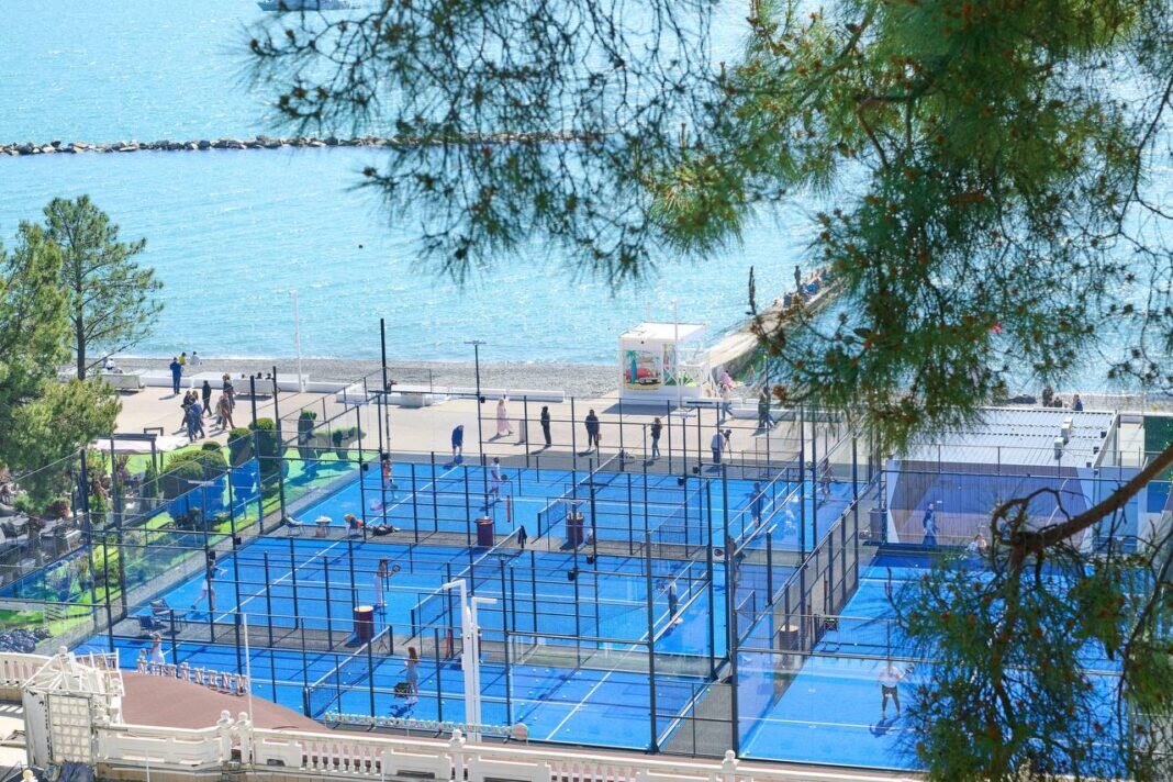 Глава Сочи опроверг угрозу нефтяных загрязнений и анонсировал открытие корта для падел-тенниса на пляже «Маяк» Глава Сочи опроверг угрозу нефтяных загрязнений и анонсировал открытие корта для падел-тенниса на пляже «Маяк»