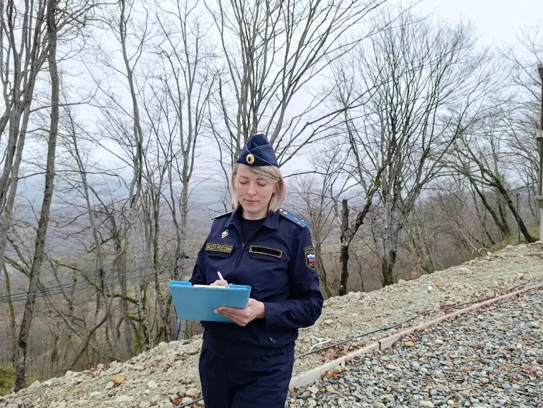 Недостроенный двухэтажный дом в центре Сочи демонтировали через суд