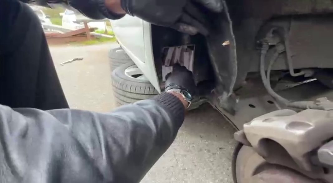 Более 21 тысячи сигарет нашли в тайниках граждан РФ на таможне Абхазии