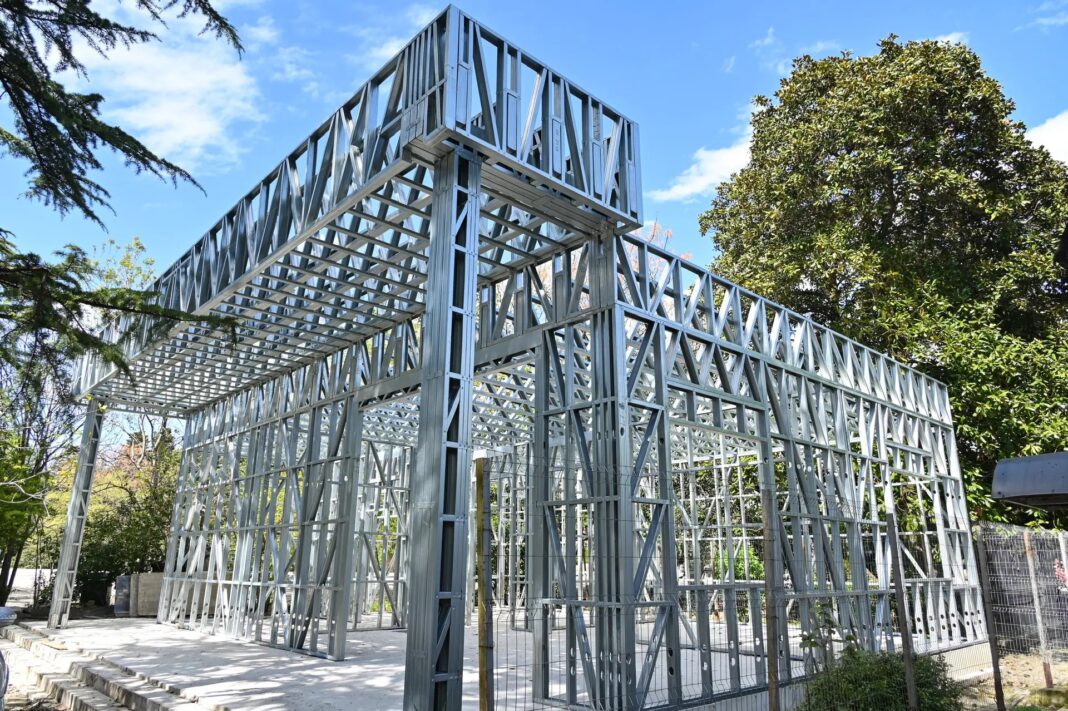 Рядом с площадкой, где стоял кинотеатр «Спутник», в Сочи строят филиал фонда «Защитники Отечества» Рядом с площадкой, где стоял кинотеатр «Спутник», в Сочи строят филиал фонда «Защитники Отечества»