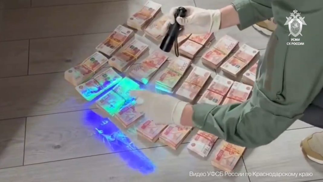 Экс-чиновников Сочи обвинили в получении взятки на 10,7 млн рублей