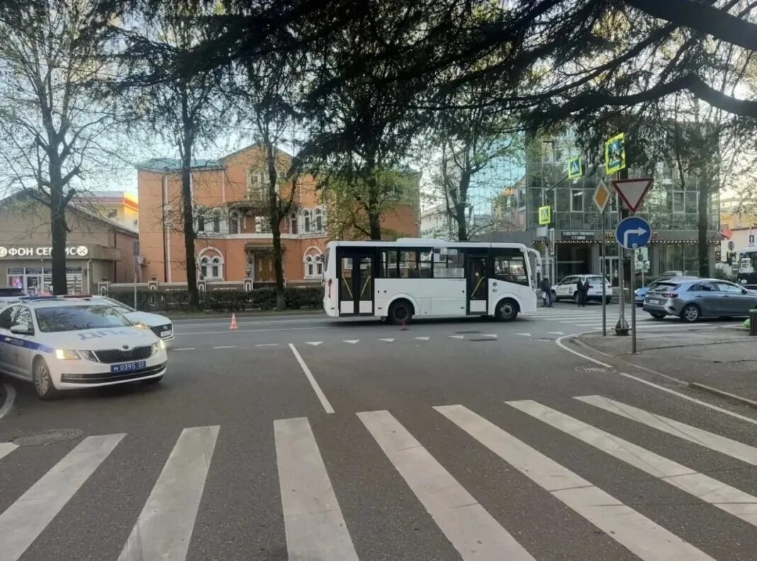 В Сочи в результате ДТП с автобусом пострадал младенец В Сочи в результате ДТП с автобусом пострадал младенец