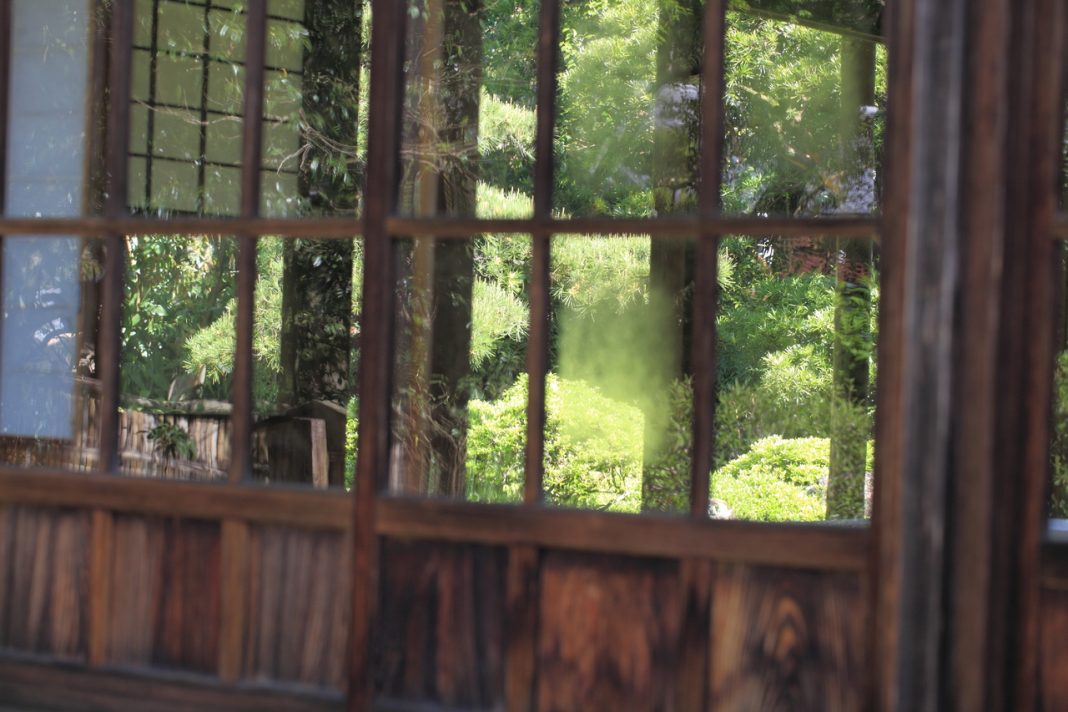 В Сочи из-за обломков дронов повреждены три дома и детский сад