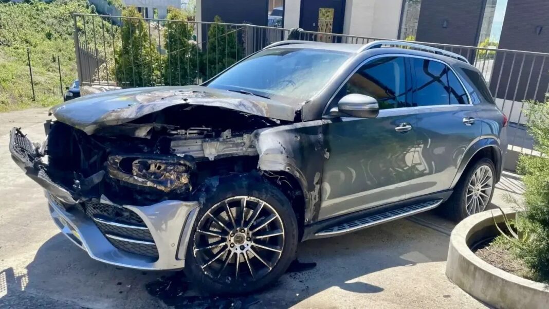 «Не скинулся — поплатился»: в Сочи 48-летний сосед спалил Mercedes из-за отказа перевести деньги на «добрые дела» «Не скинулся — поплатился»: в Сочи 48-летний сосед спалил Mercedes из-за отказа перевести деньги на «добрые дела»